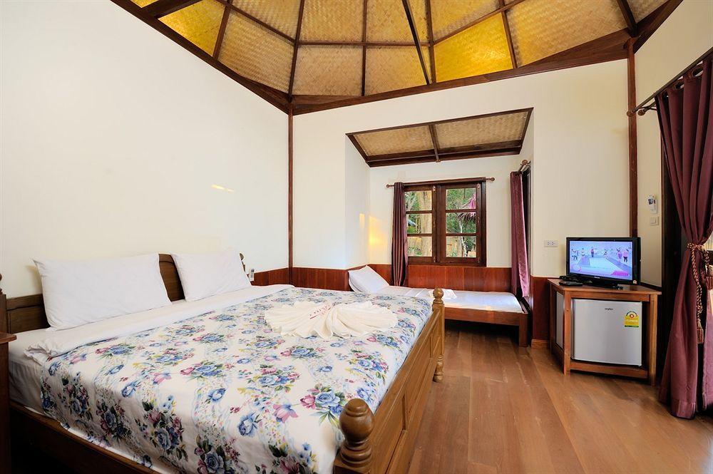 Sunwaree Phi Phi Resort Экстерьер фото